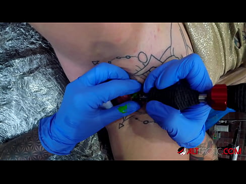 ❤️ E dashura jashtëzakonisht e bërë me tatuazhe, Sully Savage, bëri një tatuazh në klitorisin e saj Porno tek ne sq.virtsextor.ru ❤